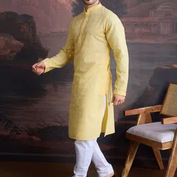 House of Pataudi Floral Embroidered Straight Chikankari Cotton Kurta With Pyjamas image 5