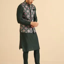KISAH Men Embroidered Kurta Nehru Jacket & Churidar image 3