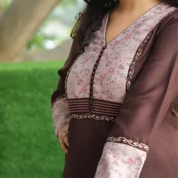 Desi Sandook Floral Printed V-Neck Thread Work Thread Work Kurti image 2