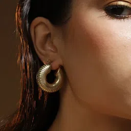 SOHI The Snake-Ribbed Gold-Plated Contemporary Hoop Earrings image 3