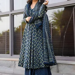 PRISHA FASHION Women Ethnic Motifs Printed Panelled Kurta with Palazzos & With Dupatta-image-52