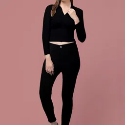 Maheshvi Women Solid V-Neck Fitted Crop Top image 2