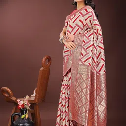 Mitera Woven Design Zari Linen Blend Saree image 4