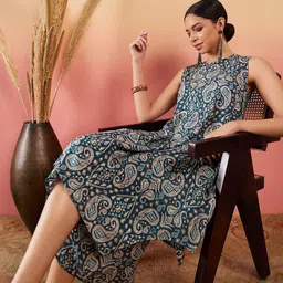 InWeave Women Paisley Printed Regular Kurta with Palazzos image 5
