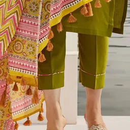 STYLENZA Ethnic Motifs Embroidered Round Neck Sequinned Kurta With Trousers & Dupatta image 4