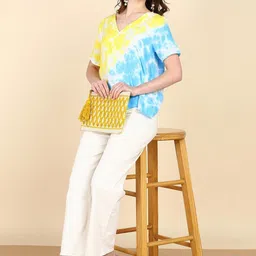 Chandbaali Women Tie and Dye Dyed Regular Fit V-Neck Short Sleeves Top image 3