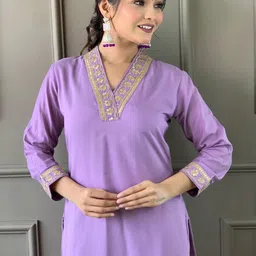CANIZZARO Women Leheriya Embroidered Regular Gotta Patti Kurta with Trousers & With Dupatta image 4