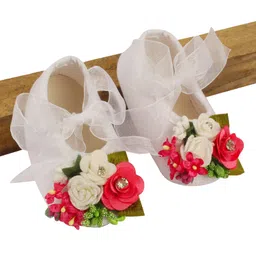 Daizy Floral Applique Detailed Booties - White & Red-picture-30