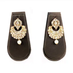 Women Click Stone Studded & Beaded Jewellery Set image 3