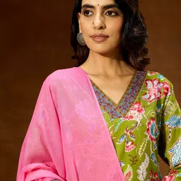 Janasya Women Floral Printed Regular Pure Cotton Kurta with Trousers & With Dupatta image 4