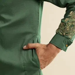 House of Pataudi Floral Embroidered Sequinned Jashn Kurta image 2