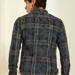 Campus Sutra Comfort Checked Spread Collar Casual Shirt image 2