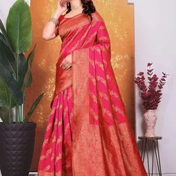 KANOODA Woven Design Saree With Blouse Piece image 2