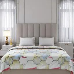 Monte Carlo White & Red Geometric Printed AC Room 240 GSM Double Bed Blanket image 5