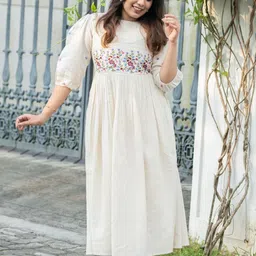 kharoliya Women Embroidered Pure Cotton Flared Kurta image 1