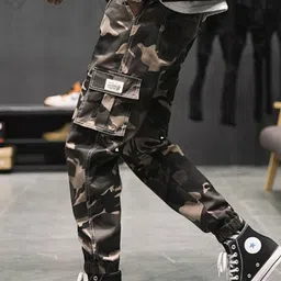 StyleCast Men Camouflage Printed Regular Fit Cargo Trousers image 3