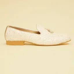 manyavar Beige Paisley and Floral Embroidered Men's Ethnic Jutti | Juttis and Mojaris Party Wear For Men image 3