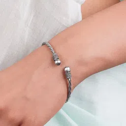 TEEJH Women Oxidised Silver-Plated Kada Bracelet image 5