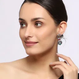 VENI Contemporary Studs Earrings image 4