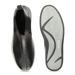 SHOZANIA Men Textured Chelsea Boots image 4