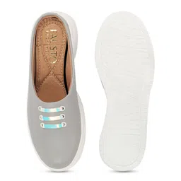 FAUSTO Women Lightweight Flatform Clogs image 3