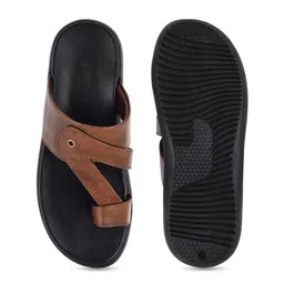 Walkfree Men Textured One Toe Comfort Sandals image 5