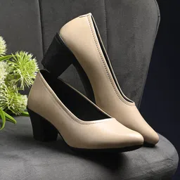 FOOTLOOSE Women Round Toe Heels-image-4