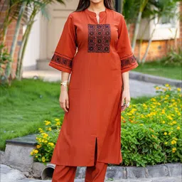 MITTOO Women Ethnic Motifs Embroidered Kurta with Trousers-image-46