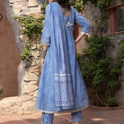 BANDIA Women Printed Panelled Sequinned Pure Cotton Kurta with Trousers & Dupatta image 5