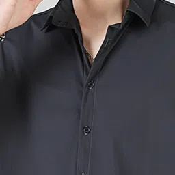 StyleCast Men Spread Collar Solid Cotton Casual Shirt image 3