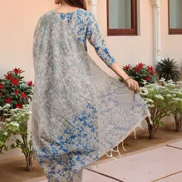 Aaghnya Women Viscose Rayon Printed Kurta Sets image 3