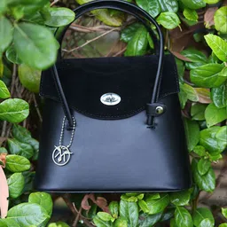 Monrow Women Solid Structured Shoulder Bag-picture-22