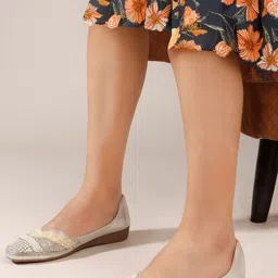 SIRDENILL Women Embellished with Beaded Detailing Mojaris Flats image 4