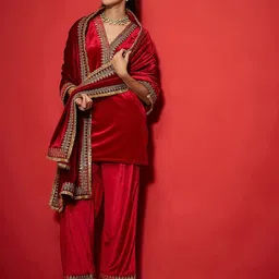 Shae by SASSAFRAS Embroidered Velvet Dupatta with Gotta Patti-picture-4