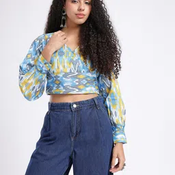 fusion by glitchez Geometric Printed V-Neck Crop Top image 4