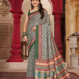 Garden Vareli Abstract Printed Pure Crepe Saree image 1