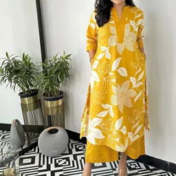 Previah Women Floral Printed Regular Kurta with Trousers image 5