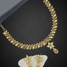 Women Click Diamond-Studded Jewellery Set image 2