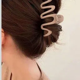 DIVASTRI Women Set of 3 Plastic Claw Clip image 3