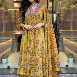 CLOTHYCORP Women Floral Printed Empire Kurta with Palazzos & With Dupatta image 5