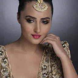 Sukkhi Gold-Plated White Kundan-Studded & Pearl Beaded Maang Tikka image 5