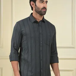 Crimsoune Club Men Textured Cotton Shirts image 4