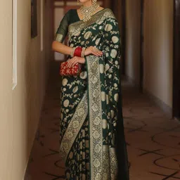 clotheva Woven Design Zari Silk Blend Handloom Saree image 3