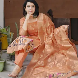 Altecia Women Floral Regular Kurta with Trousers & With Dupatta image 4