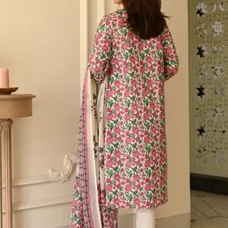 DIVASTRI Women Floral Printed Regular Kurta with Trousers & Dupatta image 3