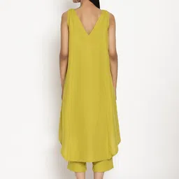 DIVASTRI V-Neck Asymmetric Kurta With Trousers image 3