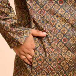 Manyavar Boys Ethnic Motifs Printed Kurta with Pyjama image 3