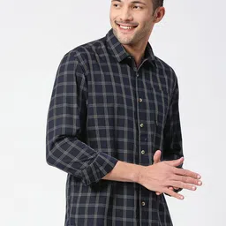 SNX Men Tailored Fit Checked Spread Collar Cotton Casual Shirt image 2