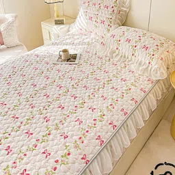 JC HOME White & Pink Quilted Floral Printed 150 TC Fitted King Bedsheet Set 1.8 m x 2m image 4