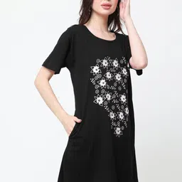 YOZZ BY Women 2 Printed Pockets 1 T-shirt image 4